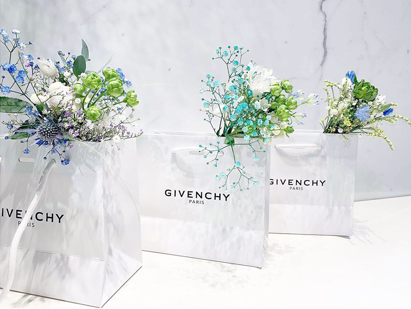 GIVENCHY